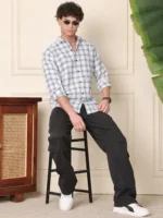 Men Regular Fit Solid Spread Collar Casual Shirt